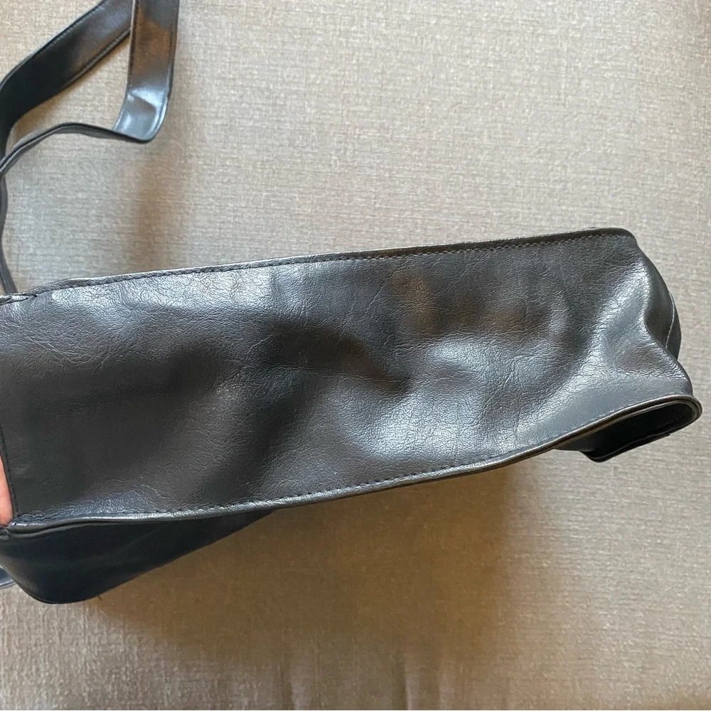 VINTAGE Manmade Leather Shoulder Bag in Black